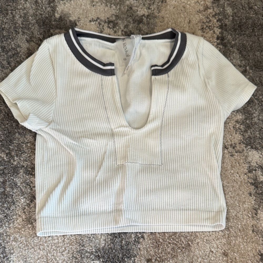 Chic Ribbed Crop Top with Contrast Trim